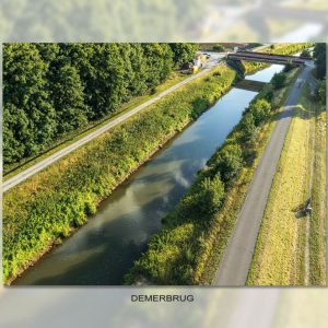 Demerbrug in BetekomFietspaden, langsheen de Demer, richting Tongeren
  of tot de Dijle bij Werchter.